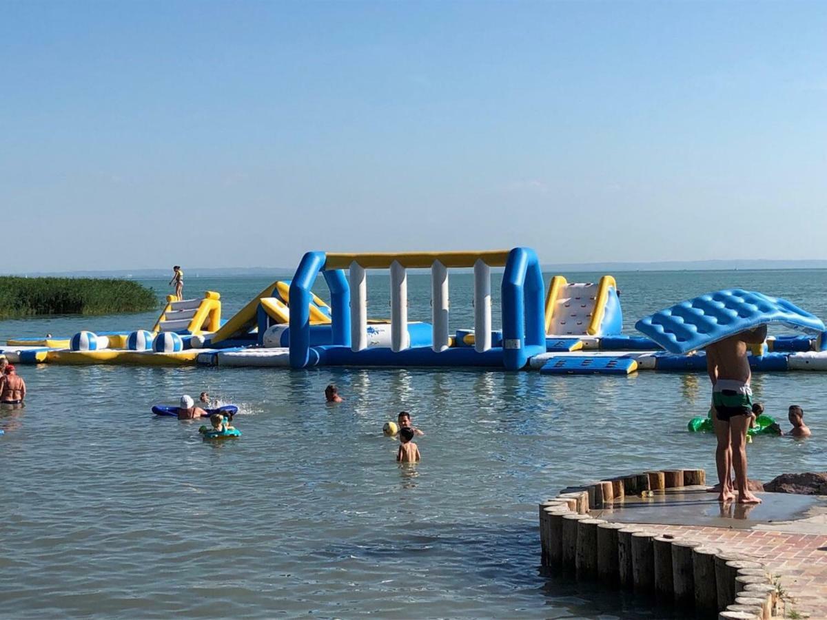 Beachfront Studio Apartman Aparthotel Balatonfůzfő Esterno foto